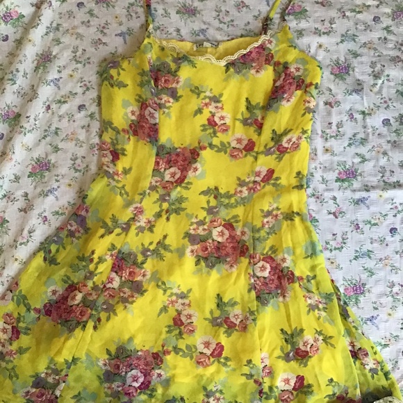 Adorable yellow floral sundress small - Picture 2 of 6